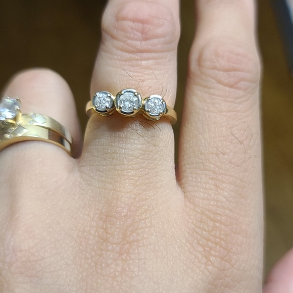 engagement ring - Picture 3 of 5
